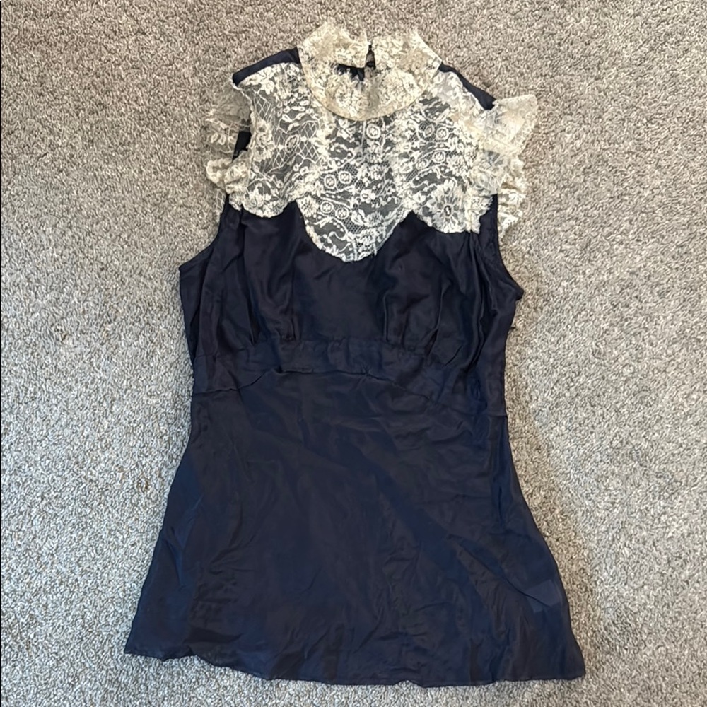 Ethan Allen Blue and White Lace Sleeveless Blouse